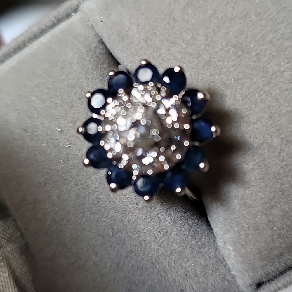 14k Vintage Blue Sappire and Diamonds Floral Ring - Picture 6 of 6